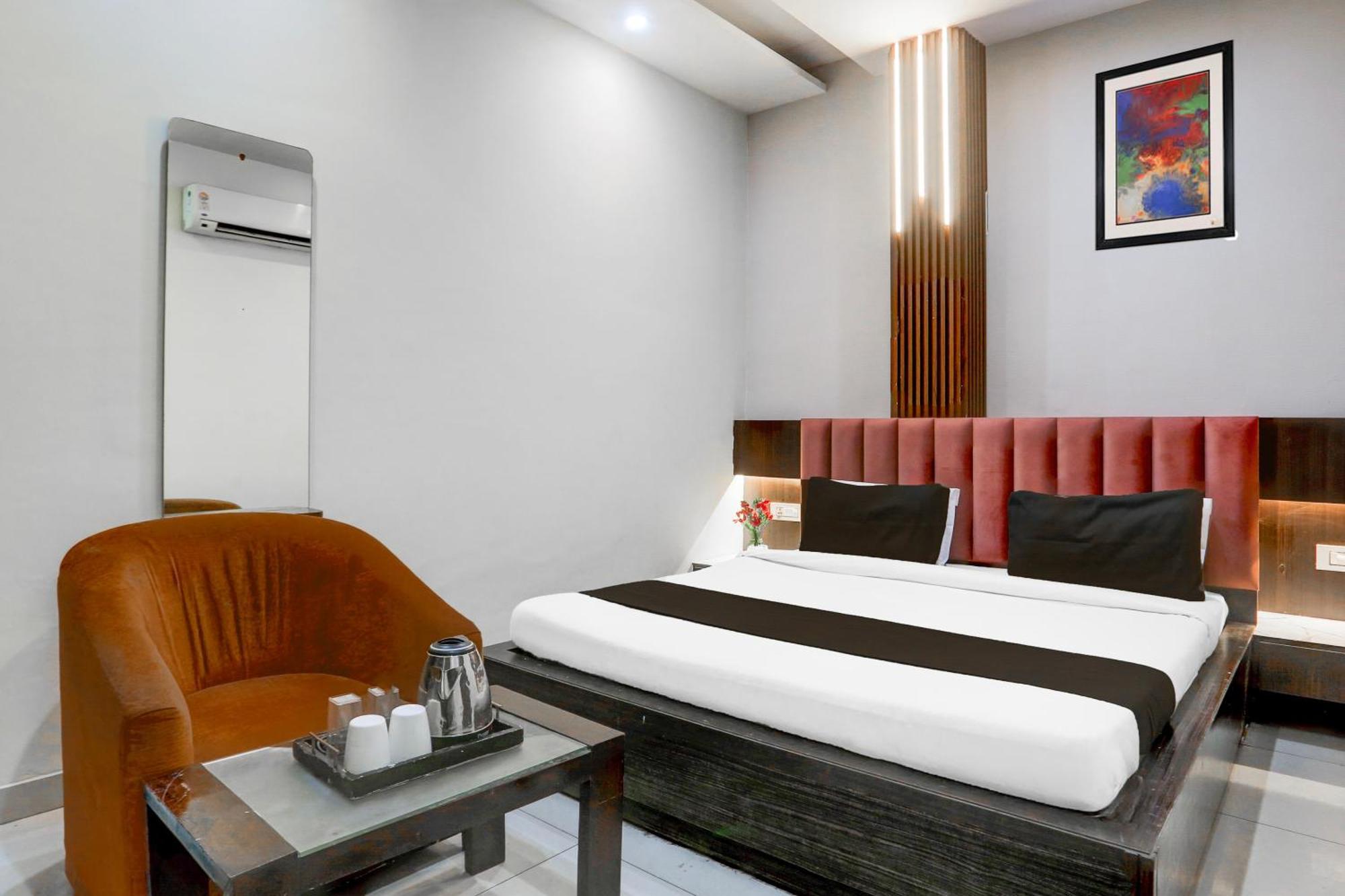 Hotel Super Collection O Railway Station Road Near Clock Tower Ludhiana Exterior foto