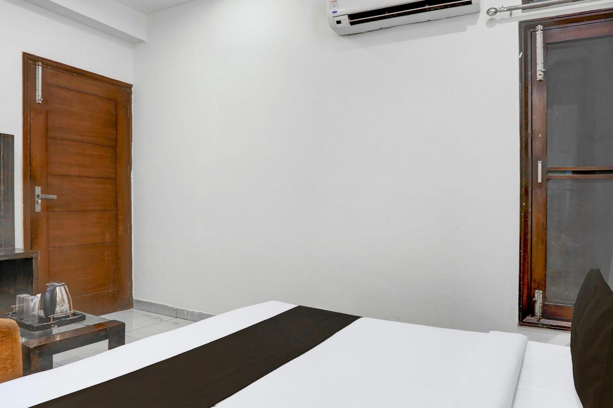 Hotel Super Collection O Railway Station Road Near Clock Tower Ludhiana Exterior foto
