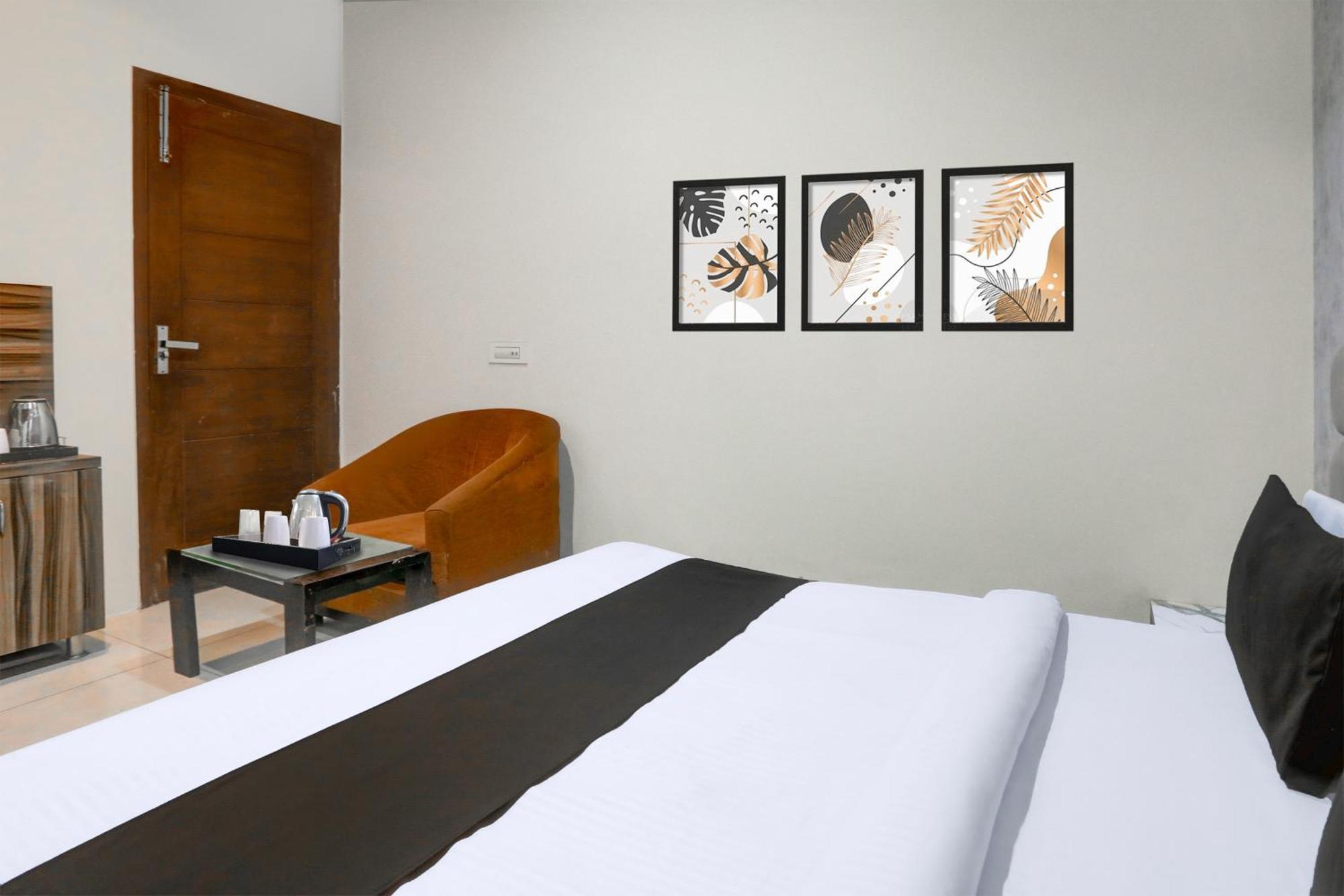 Hotel Super Collection O Railway Station Road Near Clock Tower Ludhiana Exterior foto