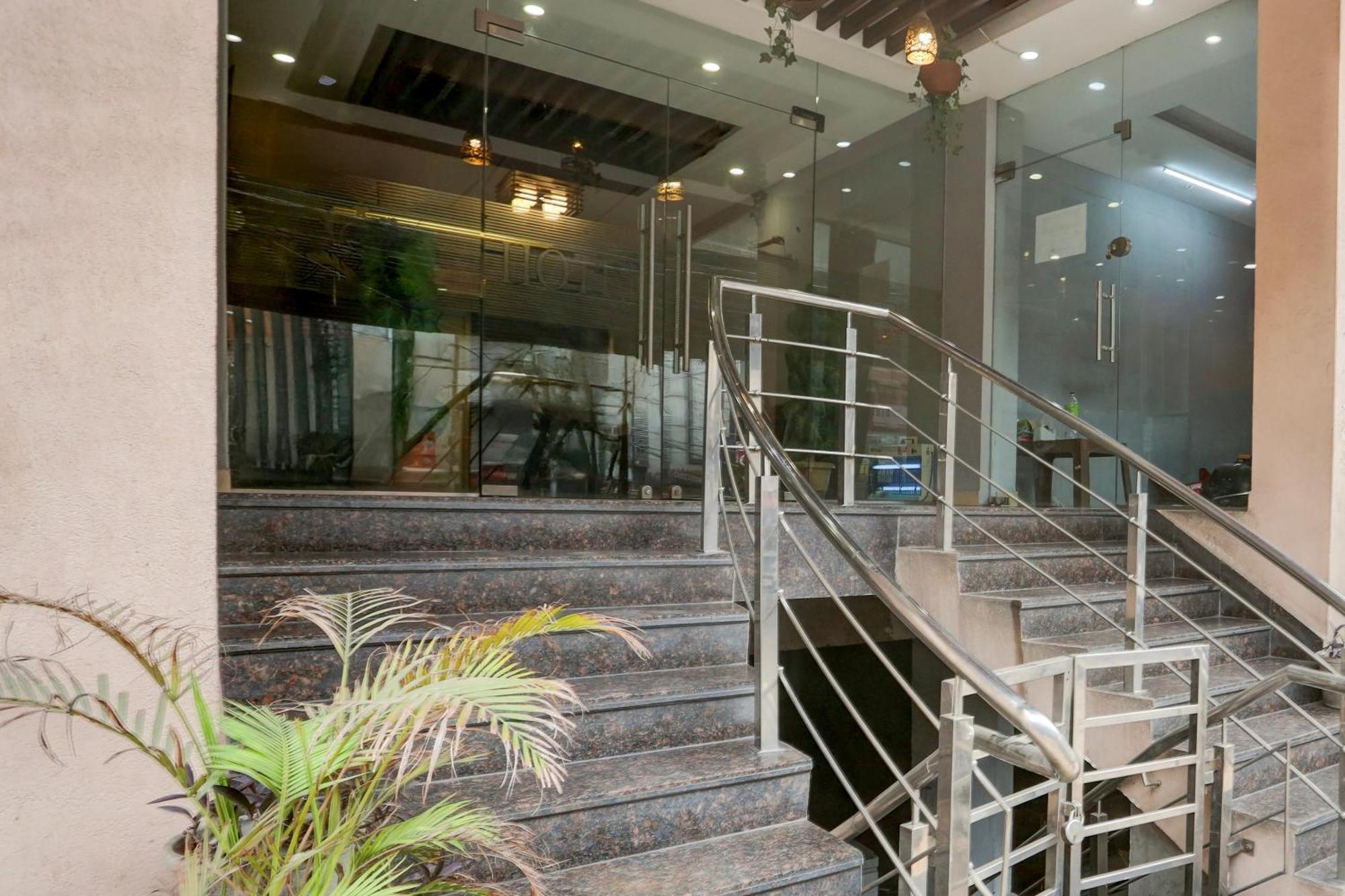 Hotel Super Collection O Railway Station Road Near Clock Tower Ludhiana Exterior foto